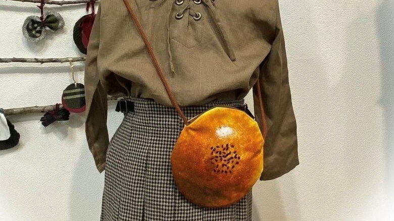 マネキンにかけた姿。存在感がすごい