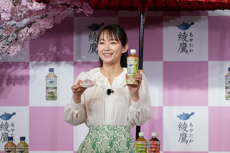 日本コカ・コーラ「綾鷹 桜デザインボトル」発売記念PRイベント