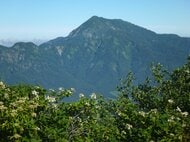 「足をけがして動けない」兵庫の60歳男性が登山中にバランス崩し転倒　地上から救助隊員8人が出動、消防ヘリで救助　右足骨折の重傷　「日本百名山」の戸隠連峰・高妻山