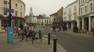 英全域で外出制限厳格化 授業は全面オンライン