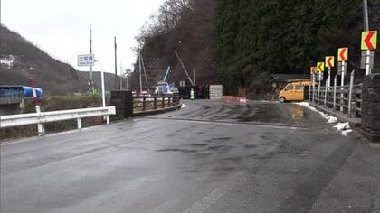 大型トラックが道路脇の電柱に衝突し横転　女性運転手が死亡　秋田・由利本荘市の国道107号