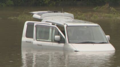 乗っている車が水没したら…JAFに聞いた“命を守るためのポイント” 普段からの準備や知識が重要に【愛知発】