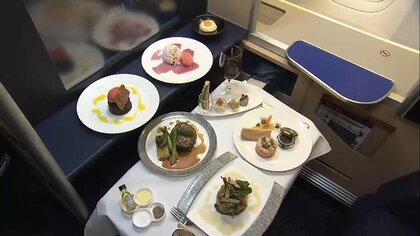 地上でファーストクラス…全日空の期間限定「機内食レストラン」で空の気分を味わう