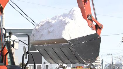 記録的大雪で車1台しか通れない！札幌市の緊急排雪「順次、全地域で」連日の排雪作業＿道路拡幅作業も同時進行中～生活道路約3800キロの排雪を2月中に終了予定〈北海道札幌市〉