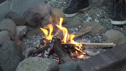 “タキビスト”が語るたき火の魅力　揺らめく炎を見ながらたき火で焙煎したコーヒーと食事も堪能できる特別な時間　