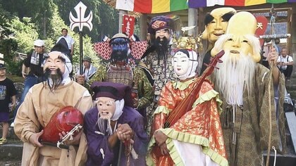 「見て泣いて大きくなった」子供たちにはちょっぴり怖い…“七福神”が地域を巡る　天明の飢饉が生んだ240年続く奇祭