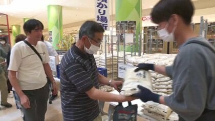 朝5時から並ぶ人も　ファボーレ、アル・プラザ富山の備蓄米に長蛇の列　500袋分の整理券が約40分で配布終了