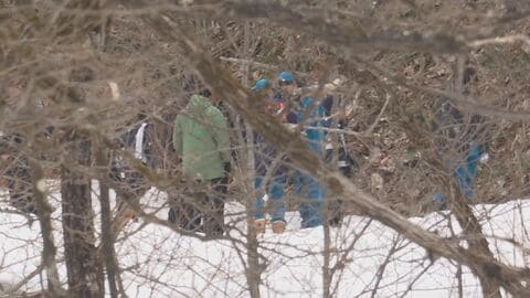 スノーモービル横転　女の子が死亡　10歳未満でオーストラリア国籍とみられる　「運転ミスで事故を起こしてしまった」と連絡　川沿いを走行中に斜面に乗り上げたか　長野・白馬村