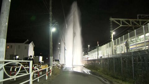 「急に雨が降ってきたかと」マンホールから大量の水が噴出 千葉・四街道市