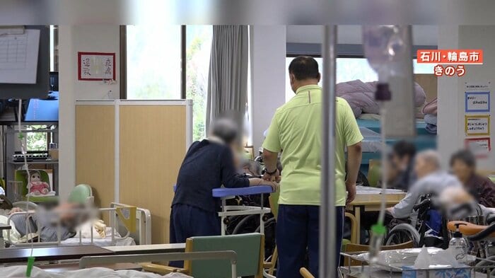 介助をする職員