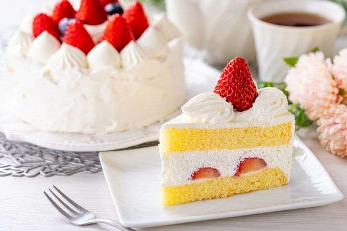 生クリームたっぷりのケーキはおいしい（画像：イメージ）