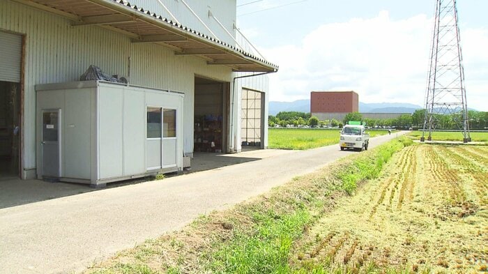 去年はコメ卸業のトラックが並んだが今年は1台もない