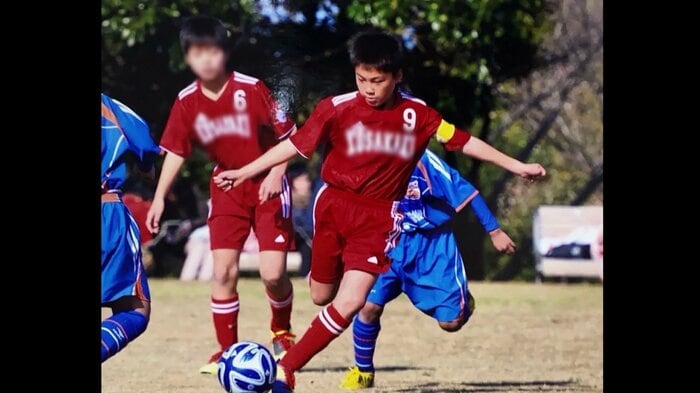 小学生のころの西島さん　サッカー少年だった