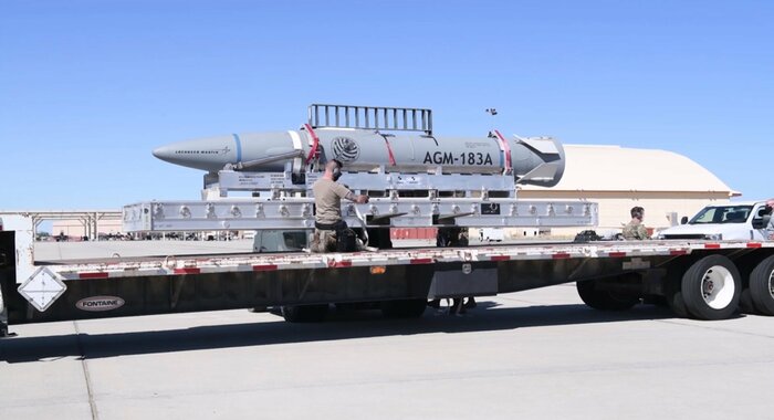 米空軍AGM-183A ARRW極超音速滑空体(HGV)ミサイル模擬弾(米国防総省公式画像)