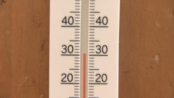 午前11時の時点で30度を超える体育館の中