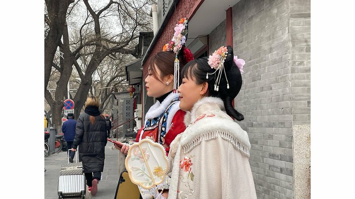 春節などの折には着飾った女性がよく見られる