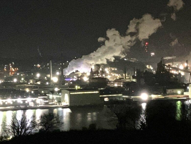 【速報】日本製鉄の工場で火災“熱風炉”から爆発音―消防車など14台出動し消火活動―火が飛び散り鎮火のメド立たず〈北海道室蘭市〉｜FNNプライムオンライン