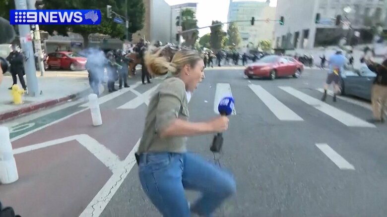 警察がゴム弾も使用…移民政策反発の抗議デモで記者20人以上が負傷・取材活動妨害も　米・ロサンゼルス｜FNNプライムオンライン