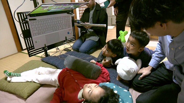 兄弟たちも興味津々