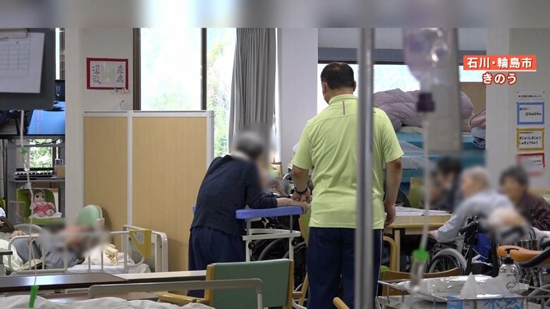 介助をする職員