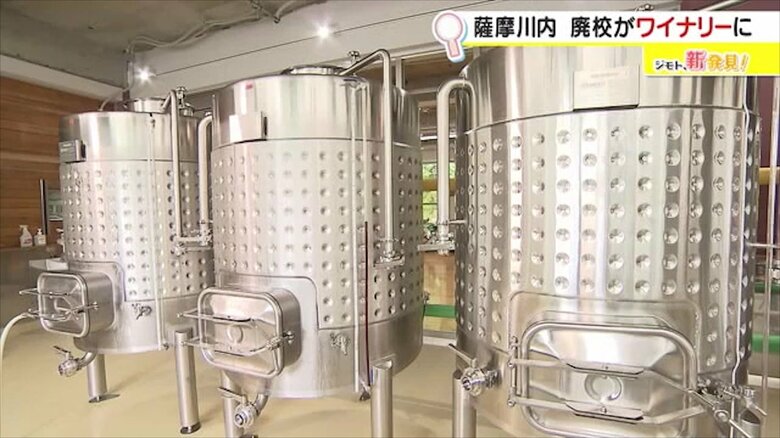 ”教室”にずらりと並ぶタンク