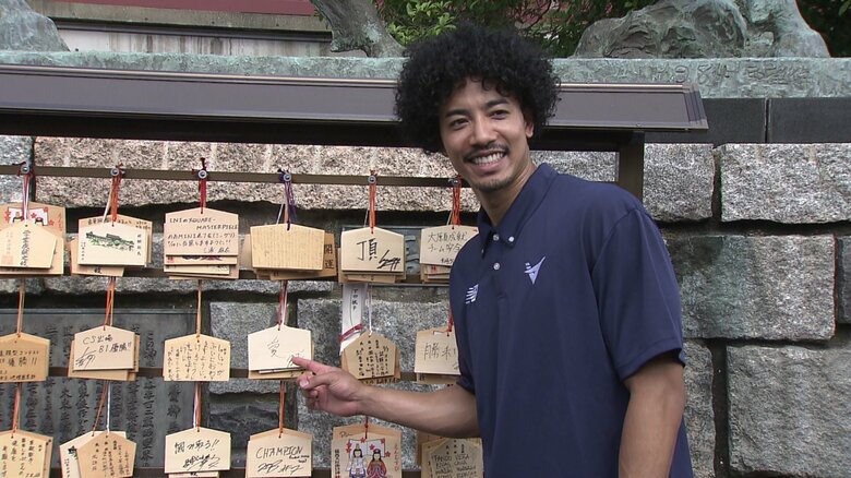 松本健児リオン選手は絵馬に「愛」と書いて奉納
