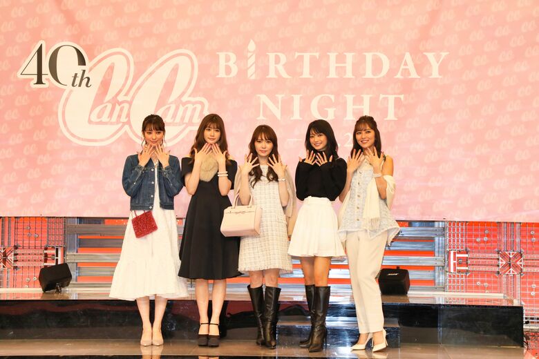 （左から）宮本茉由さん、山下美月さん、加藤史帆さん、小室安未さん、石川恋さん