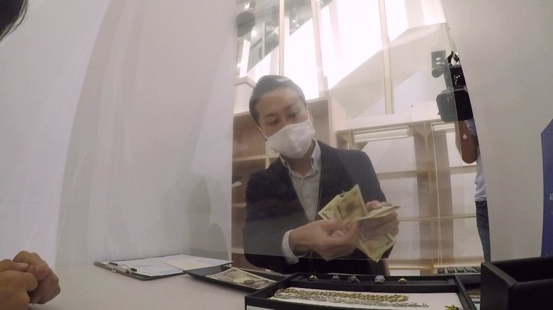 金歯や切れた金ネックレスも買取可能…歴史的『金の高騰』で中古品買取所が活況 コロナ断捨離も追い風に