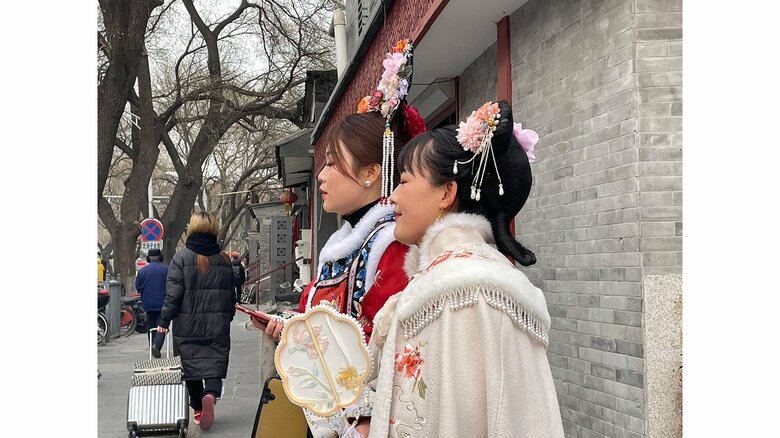 春節などの折には着飾った女性がよく見られる