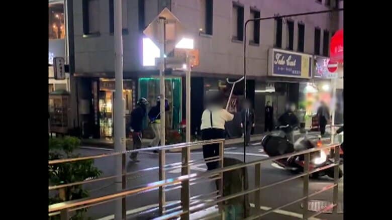 従業員が「さすまた」で犯人を撃退（視聴者映像）