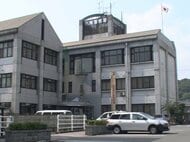 前を走っていたバイクに故意に衝突しけがをさせた疑い　軽自動車に乗っていた夫婦を逮捕　運転手の妻は容疑否認し助手席の夫が「自分がハンドル切った」と容疑認める