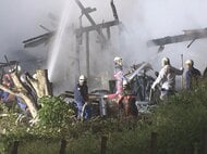ファンヒーターをつけたまま就寝…木造2階建ての住宅が全焼する火事 1階で寝ていた74歳男性がヤケド