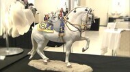 リアルなウマ~温かな明かり照らすランプ… 「リヤドロ展」 陶磁器作品300点【岡山・岡山市】