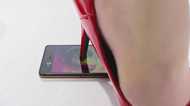 象が踏んでも…!? 超頑丈なスマホ液晶画面の検証動画が面白い