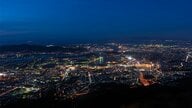 まるで夜空に浮かぶ宝石箱。人々の営みと静けさが交錯する「街を見下ろす夜景」3選【夜景マニアが贈る至極の眺望】
