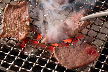 「焼肉店」の倒産が過去10年で最少…理由は“換気”? コロナ禍でも好調な理由を担当者に…