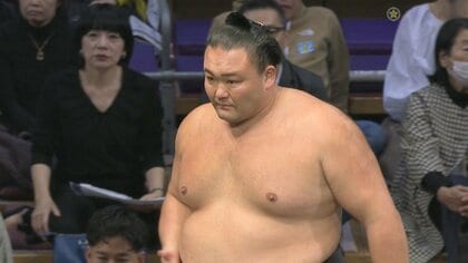 朝乃山が二桁勝利に王手の9勝目！アクシデントにも負けず風賢央を押し出し3連勝　大相撲九州場所12日目結果