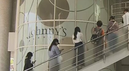 「ジャニーズ」最後の日　「ファンにとっては思い出詰まった場所」“ショップ”も営業終了　開店前から列