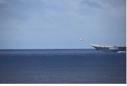 中国空母「遼寧」発着艦　４日連続実施を確認