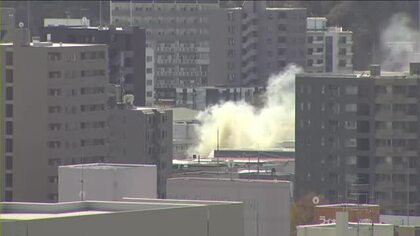 【速報】市街地に立ち上る煙…札幌市中央区の飲食店から出火し店舗内が炎上…消火活動続く
