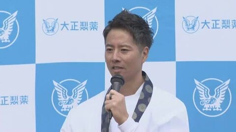 ケイン・コスギさんが遍路装束姿で登場…大手製薬会社が四国遍路通じてシニアのウオーキング応援へ【香川】