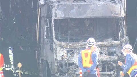 新名神高速で大型トラック追突　トラック運転手の運送会社へ家宅捜索　運転手は事故歴なし　子供3人含む6人死亡