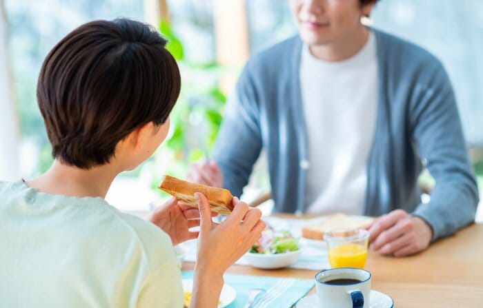 ちょっとした会話が夫婦関係を維持する(画像:イメージ)