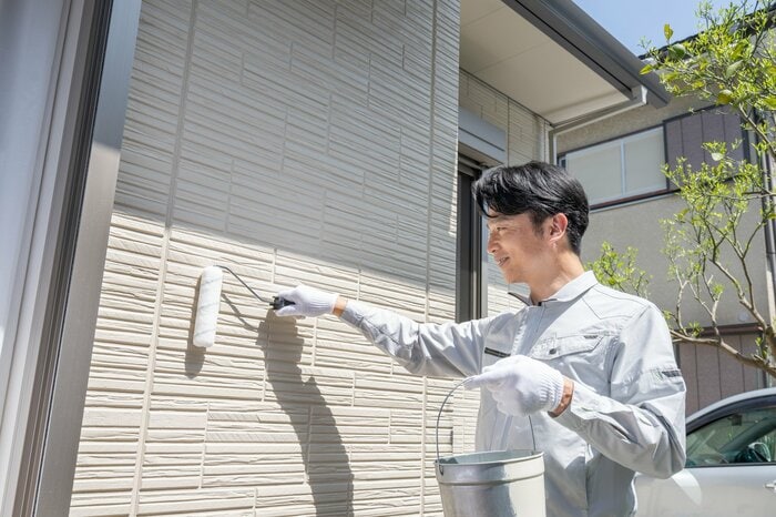 屋外作業では直射日光を遮る工夫を(画像はイメージ)