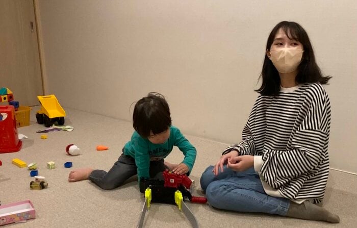 「チャボナビ」経由で就職したケアワーカー1年目の宮尾友理さん(右)