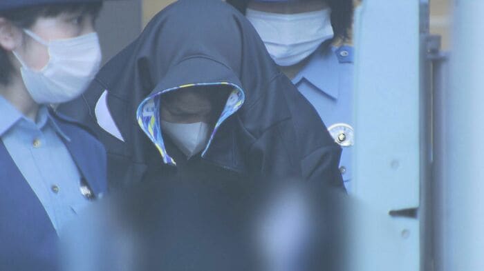 24日午前 殺人容疑で送検される 被害者長男の妻・村上敦子容疑者(47)