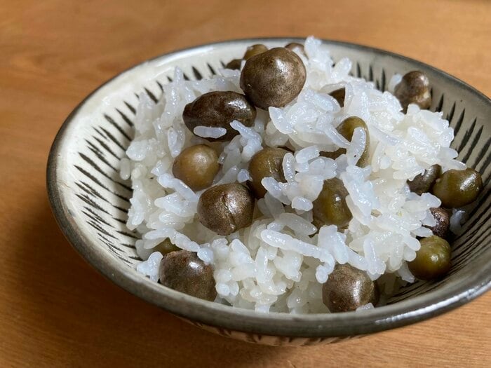 自然薯の赤ちゃん「むかご」を使った炊き込みご飯