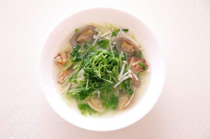 あさりの出汁が豆苗を引き立てる、シンプルで美味な中華風スープ