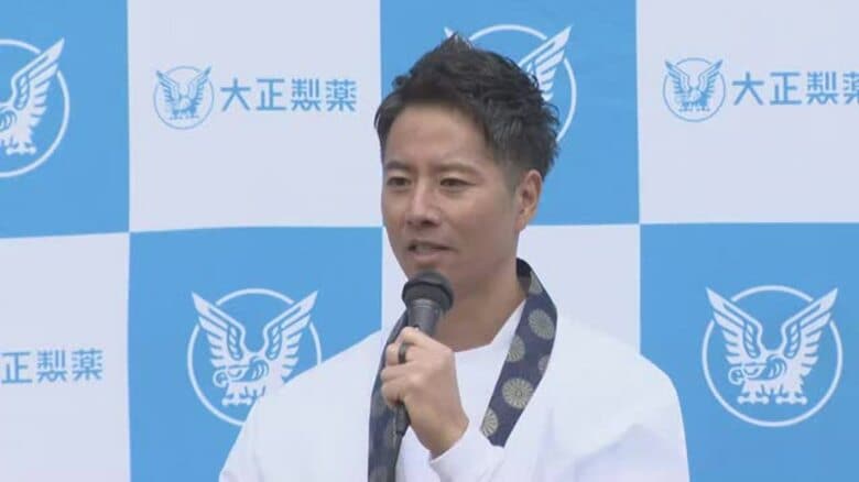 ケイン・コスギさんが遍路装束姿で登場…大手製薬会社が四国遍路通じてシニアのウオーキング応援へ【香川】｜FNNプライムオンライン