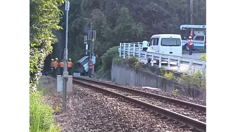 【速報】JR山陰線の線路近くに軽自動車が転落　浜田駅～三保三隅駅間で運転見合わせ（島根・浜田市）｜FNNプライムオンライン